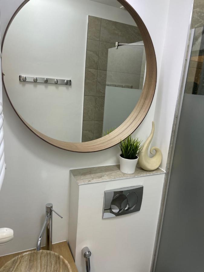 Metropole Apartments Studio City Bucarest Esterno foto